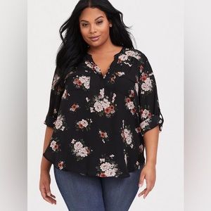 Torrid black floral print Harper blouse - sz 00 (M/L)